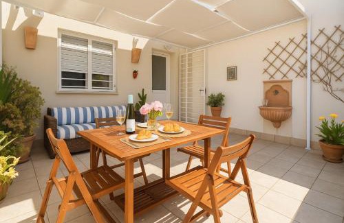 Alcamo Marina Ski Chalet | Villa Mirage