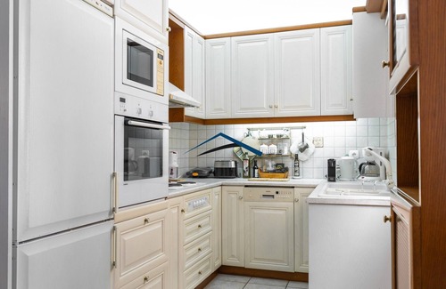 Korissia House | Villa Mirsini only a 3 minute walk from 2 beaches and the town of Korissia.