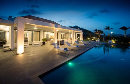 Orient Bay Villa | Villa Monte Verde