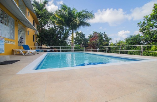 IronShore Estates Villa | Villa Montego Sleeps 18 with Pool