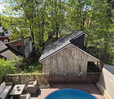 Koillinen District House | Villa Mosahiisi Charming Poolside Getaway