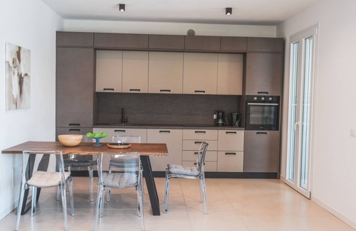 Pacengo Villa | Villa 'My Lagozise' with private pool, wifi and air conditioning