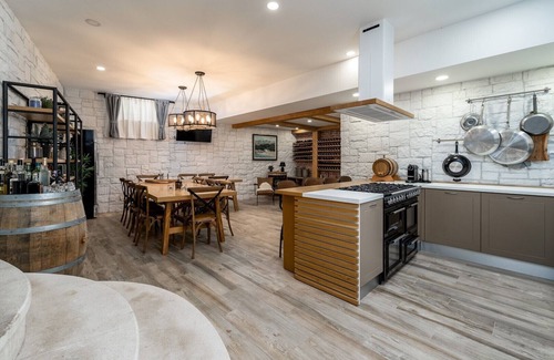 Seoca Villa | Villa Neven with heated private pool,wine cellar