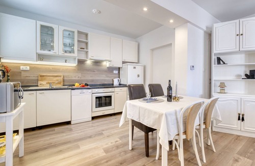 Ika Apartment | Villa Nika by Interhome