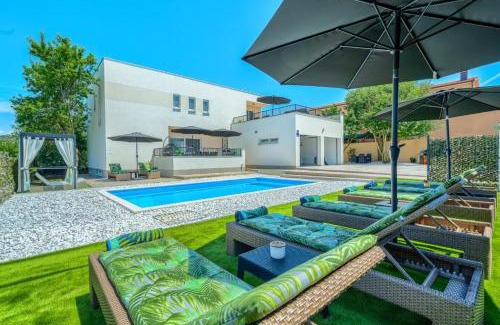 Dicmo Villa | Villa Nikoma