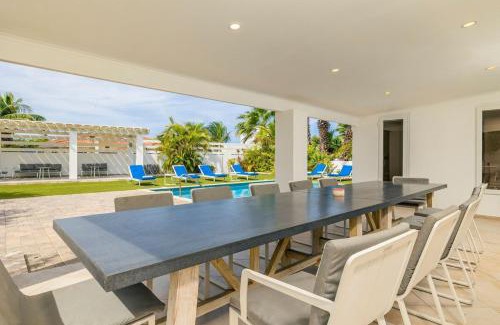 Washington Villa | Villa Noah Your Luxurious 4BR Retreat by Bocobay