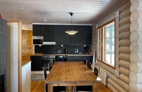 Lotjola Cabin | Villa Norppa rantasauna ja kylpypalju Punkaharjulla. Upea maisema Saimaalle.