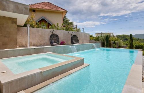 Seoca Villa | Villa Oaza with Outdoor Pool