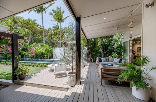 Sunshine Beach House | ‘Villa Ohana Pono’ Luxury Family Home in Sunshine