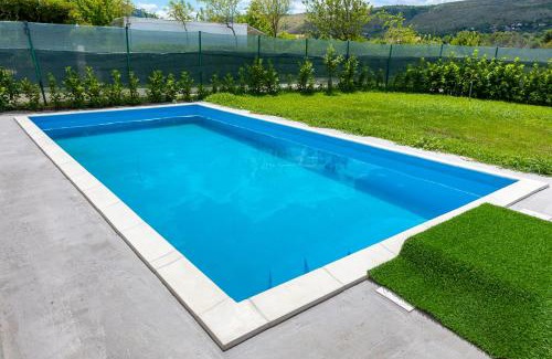 Hodbina Villa | Villa Orange House