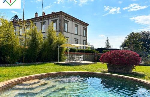 Capannori Villa | Villa Orlando Lux con Piscine Private a Lucca by TuscanyWeGo