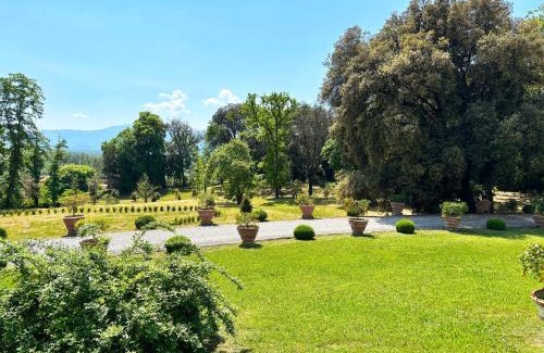 Capannori Villa | Villa Orlando Lux con Piscine Private a Lucca by TuscanyWeGo