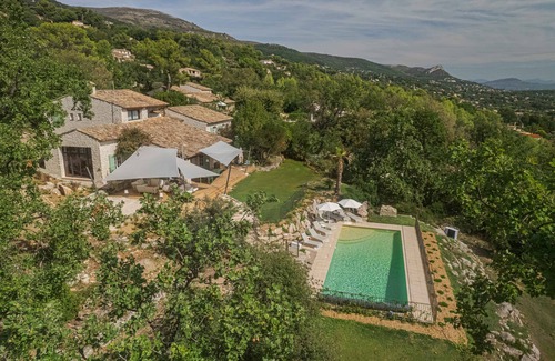 Tourrettes-sur-Loup Villa | Villa Paloma : Nature and design by Architect