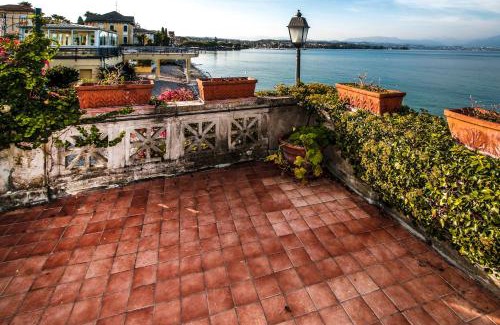 Desenzano del Garda Apartment | Villa Patrizia Lake View - Italian Homing