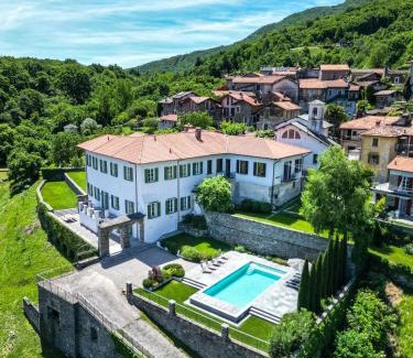 Calozzo House | Villa Perpenti - Pianello del Lario by LoveComo