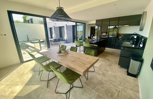 Uzes Villa | Villa Perrine: Pool, Spa, Panoramic View, right in the center of Uzès