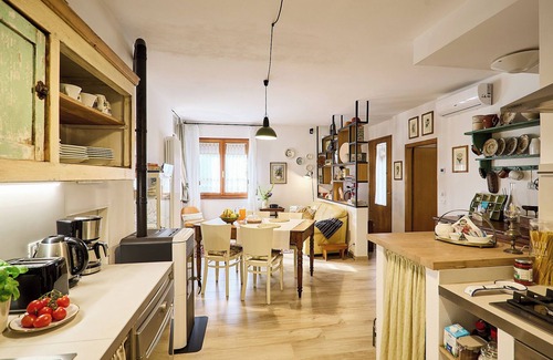 Monticchiello Apartment | Villa PoliFlora is a modern apartment in Monticchiello of Pienza in Tuscany.