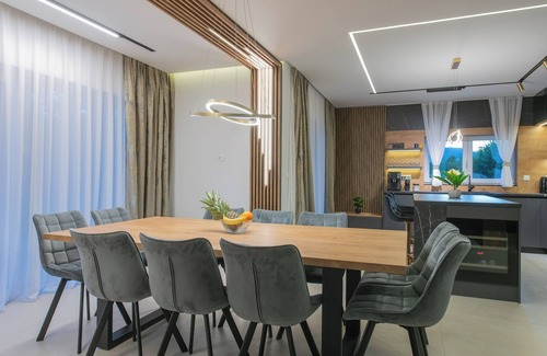 Srijane Villa | Villa River Rose with pool and jacuzzi near river