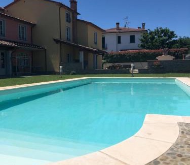 Montecarlo Villa | Villa Rosa
