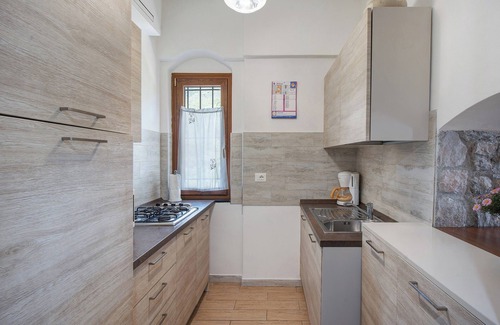 Cisano sul Neva Villa | Villa 'Rosmarino' with Mountain View, Wi-Fi and Air Conditioning