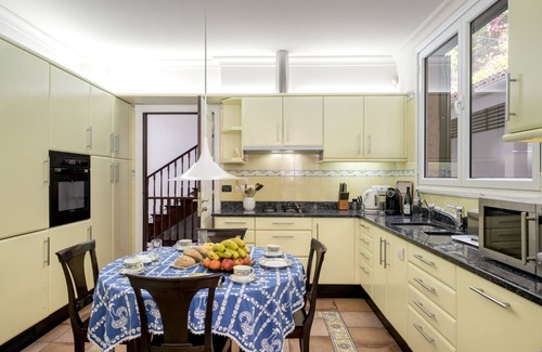 Santo Antonio Villa | Villa Rostrum by Villa Plus