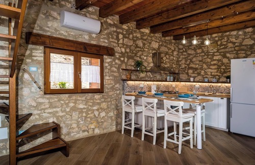 Castellammare del Golfo Villa | Villa Stone Walls with Sea View, Terrace, Garden, Whirlpool & Wi-Fi