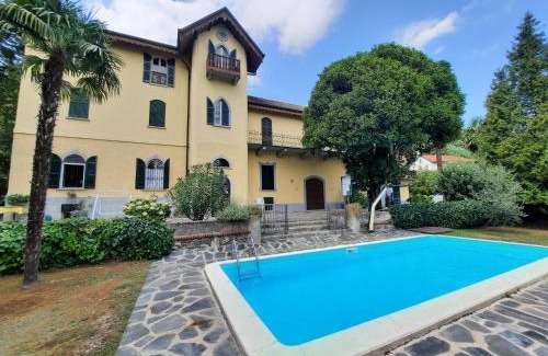 Lesa Apartment | Villa Santa Chiara Lesa - appartamento vista lago con piscina