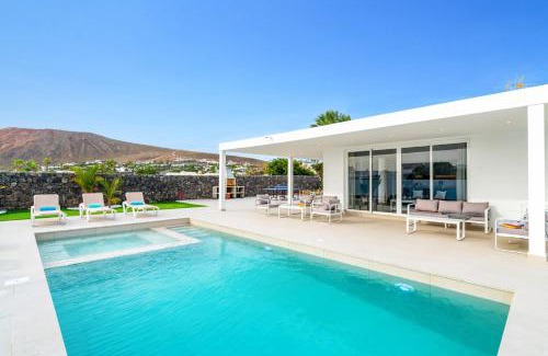 Playa Blanca Villa | Villa Sapphire by Villa Plus
