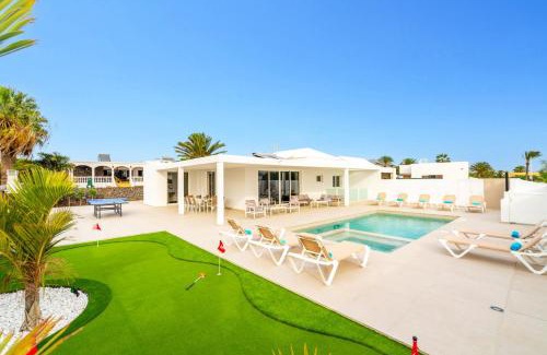Playa Blanca Villa | Villa Sapphire by Villa Plus