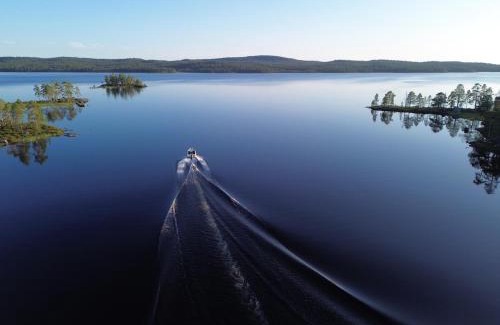 Inari Villa | Villa Sarmi - a true off-the-grid hut