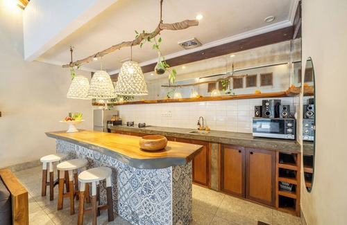 Petitenget Villa | Villa Sarong 2 Chic 2BR Boho Villa: Prime Central Location