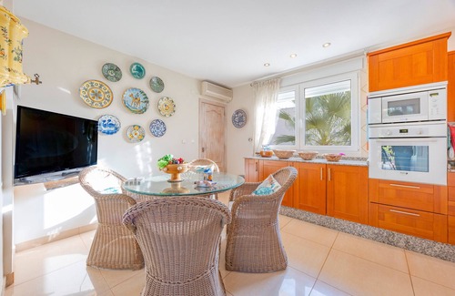 L'Alfas del Pi Villa | Villa 'Sconto' with Mountain View, Wi-Fi and Air Conditioning