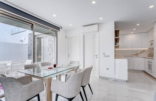 Los Cristianos Villa | Villa Seréna