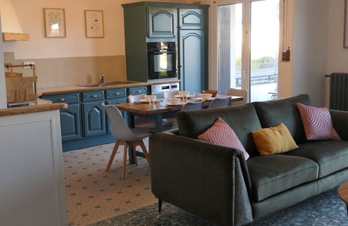 Villeneuve-sur-Lot Apartment | Villa Sixty, Apartment in the heart of the Bastide with exceptional view of the lot!