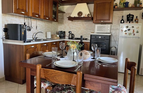 Erula House | Villa-Sleeps4-Parking-Garden-Barbecue