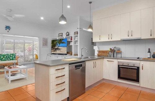 Port Douglas House | Villa Sorrento - house on 4 Mile Beach in Port Douglas. Pet friendly child safe.