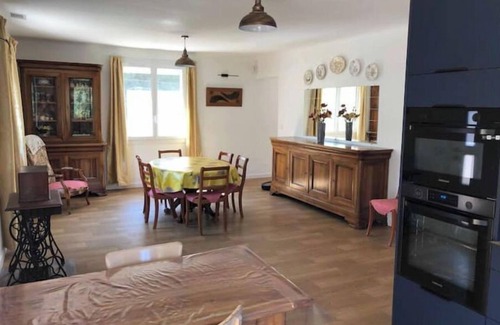 Beziers House | Villa Spacious heated 9x4 pool Terraces Table tennis Giant chess 5ch office