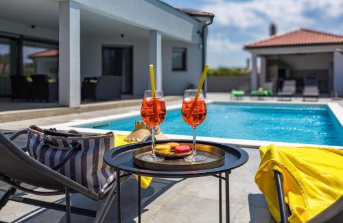 Pula Villa | Villa Speranza with Illuminated Pool