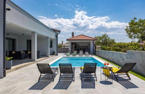 Pula Villa | Villa Speranza with Illuminated Pool