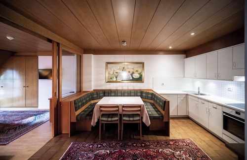 Ortisei Apartment | Villa Stella Apartment N 55 – Nearby Ski Lifts, Mountain View, Wi-Fi, Balcony and Garden