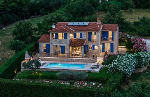 Strpacici Villa | Villa Sterpazzi - near Porec with Sea View, private Jacuzzi, Sauna and Pool