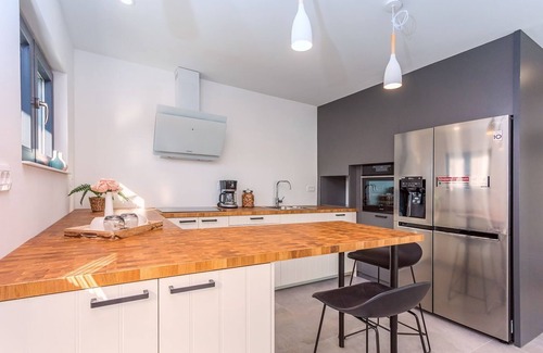 Pisak Villa | Villa Tadsi - Four Bedroom Villa, Sleeps 8