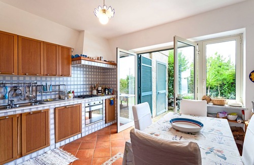Schiazzano Villa | Villa The Stone on the Sea