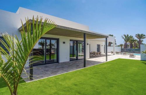 Playa Blanca Villa | Villa Tirma by Villa Plus