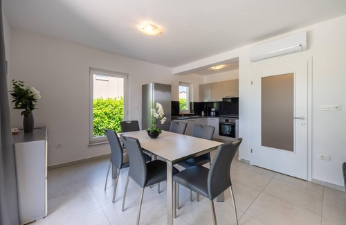 Nova Vas House | Villa Tonka