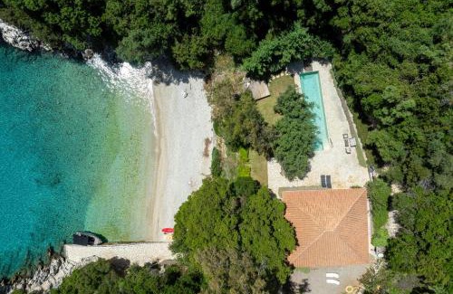 Sivota Villa | Villa Trianda a true gem just 27 steps from the beach!
