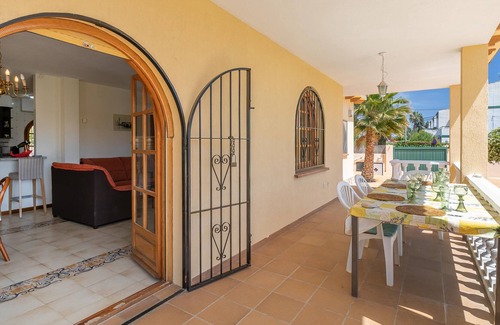 San Juan de Alicante Villa | Villa Una Fuente de Sol with swimming pool, garden and Wi-Fi