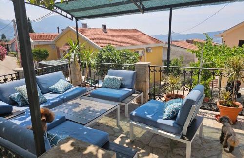 Susanj Apartment | Villa Vi apartmen in a villa with a swimming pool