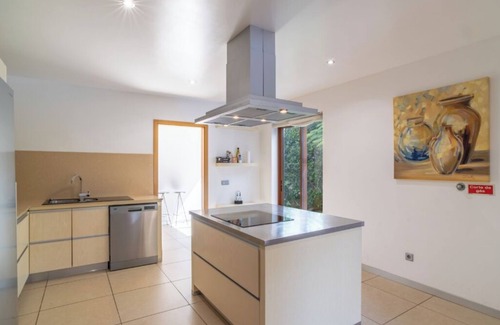 Sao Martinho Villa | Villa Victoria with private heated pool in funchal