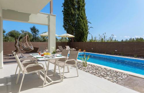 Khartata Villa | Villa Vilenia Anemelia by Villa Plus